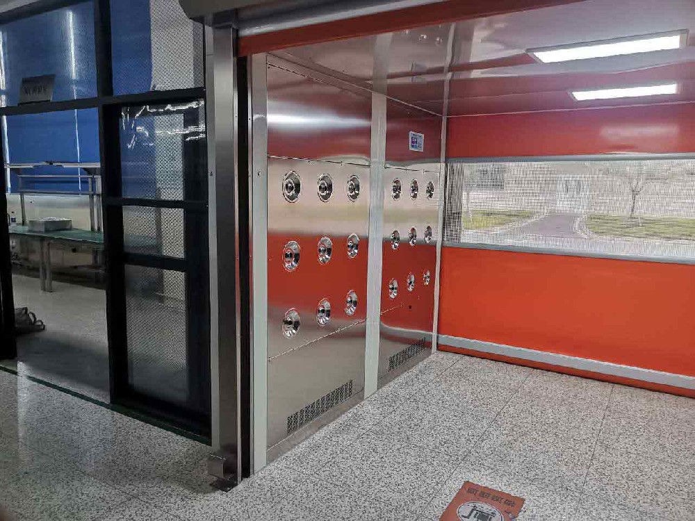 上海單人單吹彩鋼板風(fēng)淋室