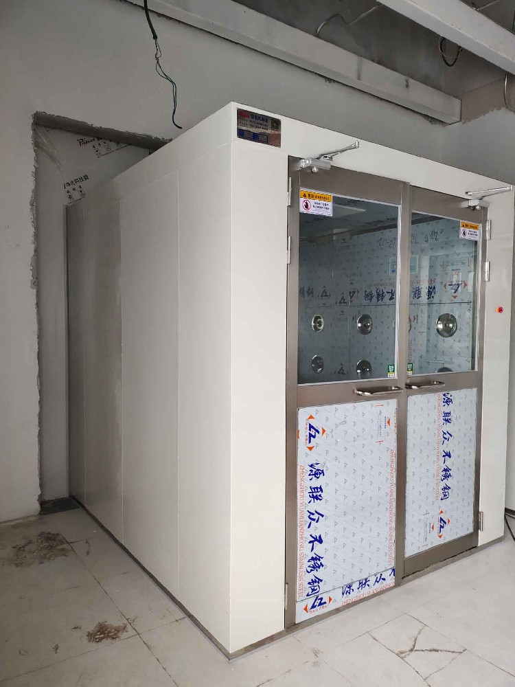 單吹型標(biāo)準(zhǔn)風(fēng)淋室現(xiàn)價(jià)多少