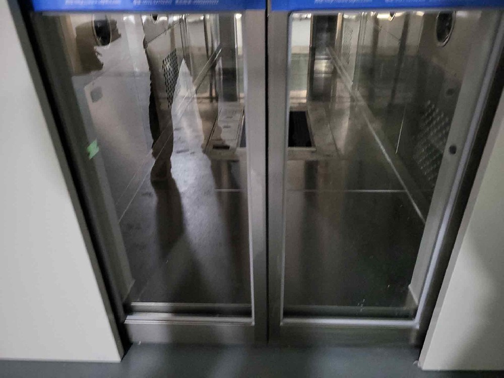 食品車間風(fēng)淋室使用注意事項(xiàng)