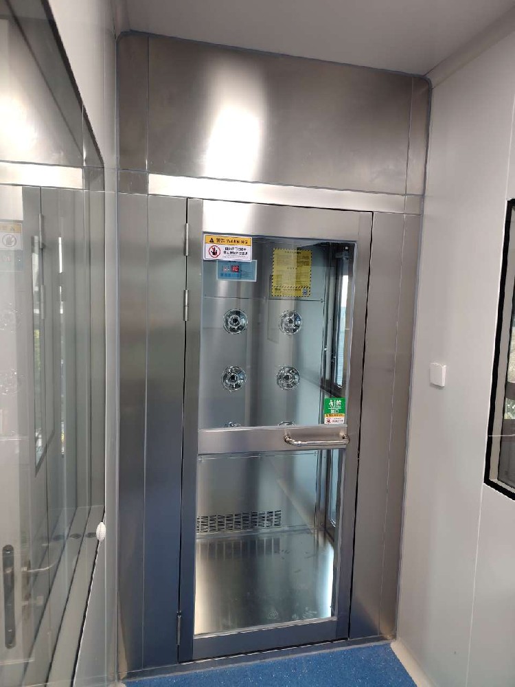 上海風(fēng)淋室在食品廠安裝多少平方米合適？