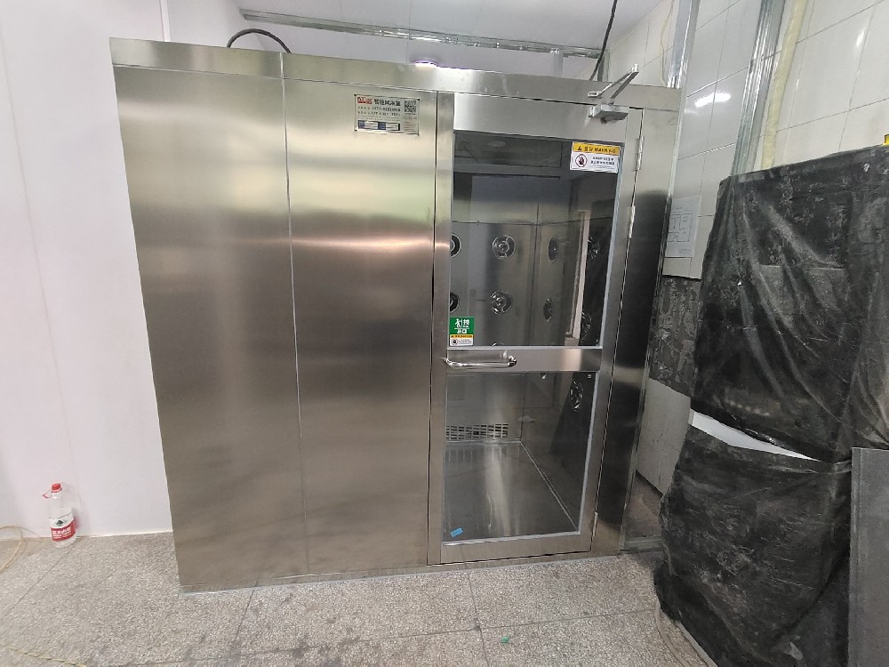 風(fēng)淋室凈化設(shè)備生產(chǎn)廠(chǎng)家可以生產(chǎn)轉(zhuǎn)角風(fēng)淋室嗎？